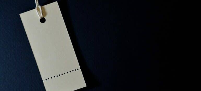 A blank label people should use when they pack fragile items. 