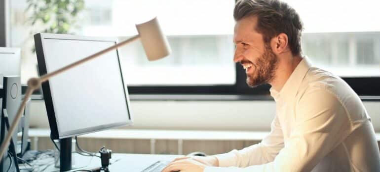 movers Lakeway smiling and working