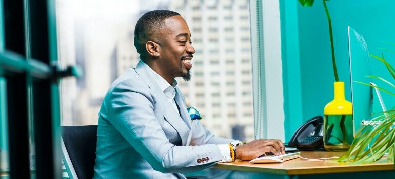 movers Lago Vista working in an office