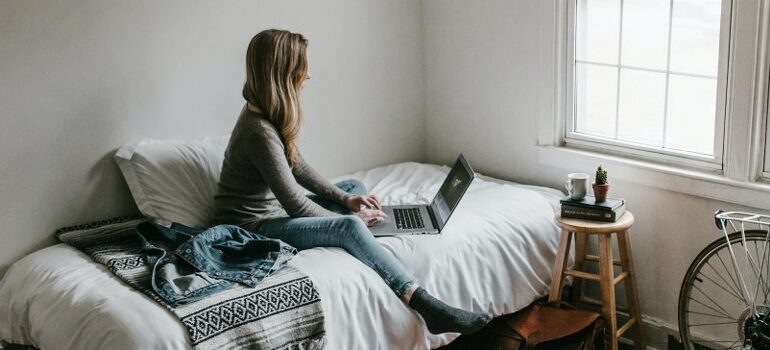 student looking for storage Austin on a laptop