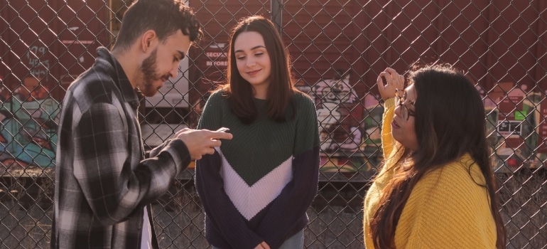 friends use social media 