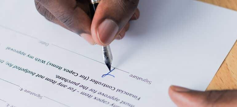 signing prefilled contract is one way to spot moving scams