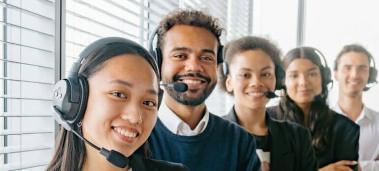 Customer service operators that can help rating your movers