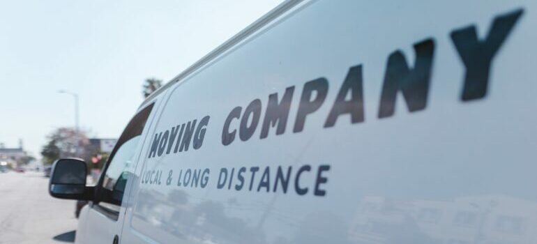 road-traffic-couple-friends