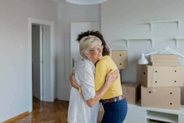 How to help the elderly move into a new place