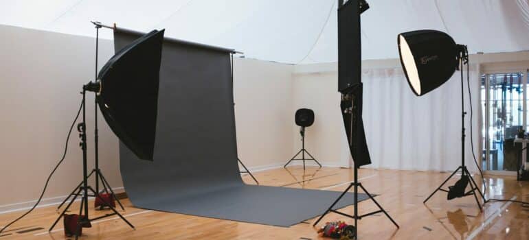 A home photo office with parasols, frames, and backdrops. 