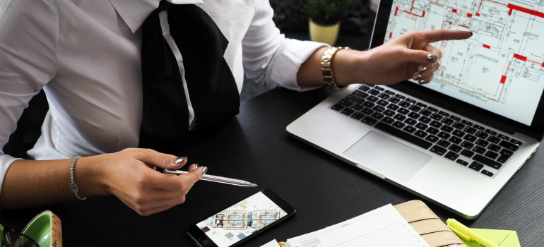 a real estate agent explainging 