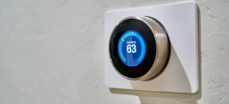 A button that is sued to control the temperature of a storage unit