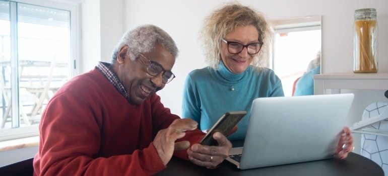 seniors on a computer looking for South Austin neighborhoods