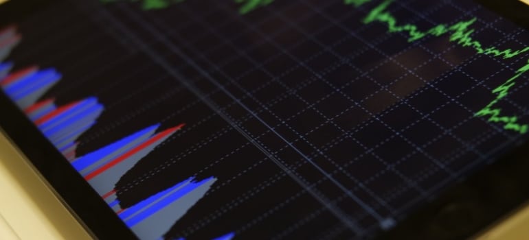 A good economy scale promoting why running a business in Texas is good